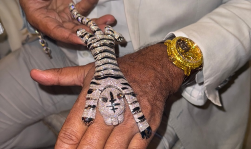  Jacob Arabo Unveils 30-Carat Diamond Tiger Shoulder Jewel Worth $10 Million