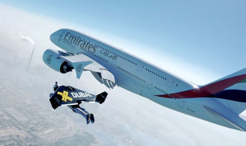  Jetpack Daredevil Races Airbus A380 at 250 km/h Over Dubai Skyline