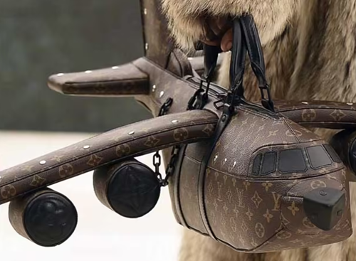  Louis Vuitton’s $39,000 Airplane Bag Redefines Luxury Fashion