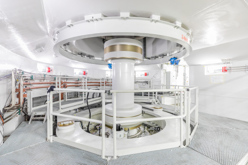  Switzerland Unveils Crystal Battery Capable of Powering Centuries Without Recharging