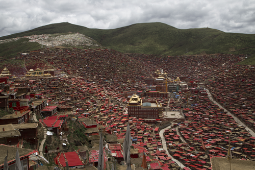  The Monumental Faith of Larung Gar