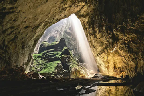  Vietnam’s Hidden Giant Cave with Its Own Weather System