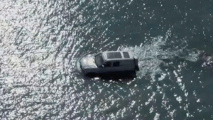 China’s Yangwang U8L Redefines Luxury SUVs with Amphibious Driving and Emergency Float Mode