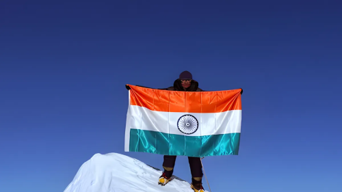  Kavita Chand Hoists the Tiranga, Symbol of Pride and National Honor