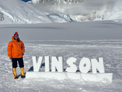  Mansvi Agrawal Conquers Antarctica’s Mount Vinson, Creates History