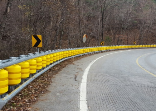  South Korea’s Rolling Road Barriers Turn Crashes Into Motion, Saving Lives Worldwide