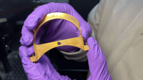  Stanford Breakthrough Brings Quantum Computing to Room Temperature