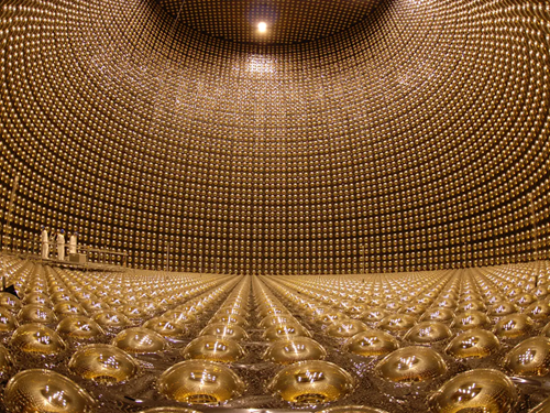  Deep Underground, Japan’s Super‑Kamiokande Water Tank Watches the Universe’s Ghost Particles