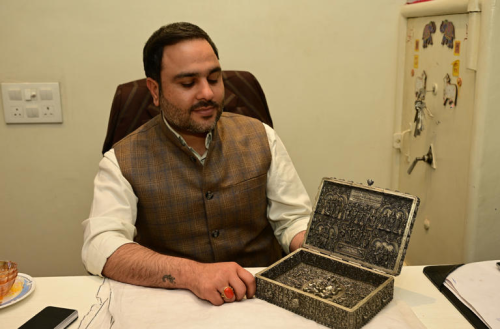  Jaipur Father Creates ₹25 Lakh Wedding Card Made of Pure Silver