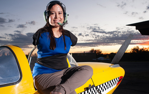  Jessica Cox Becomes World’s First Licensed Armless Pilot