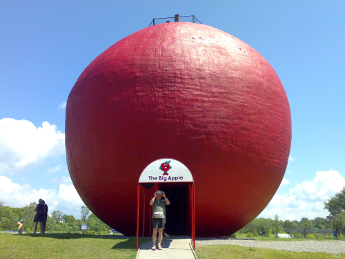  World’s Largest Apple Sculpture