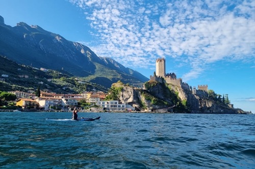  Keen Kayaker Brad Takes to the Lake and Breaks Guinness World Record