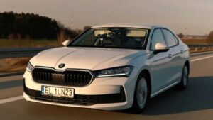 Skoda Superb Sets Guinness World Record for Longest Distance on Single Tank