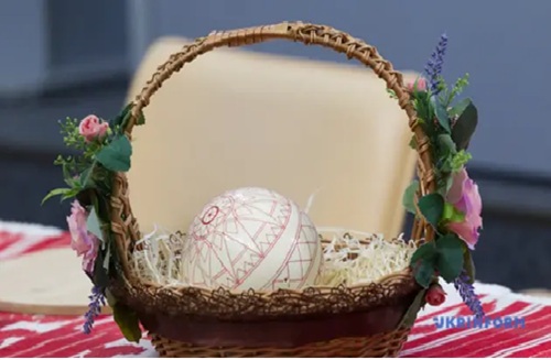  Ukrainians Paint a Pysanka, Striving to Set a World Record