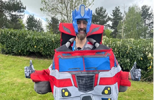  Milton Keynes’ Optimus Prime Marathon Runner Aims for Guinness World Record