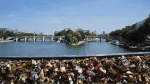 How a Paris Bridge Nearly Collapsed Under 45 Tonnes of Love