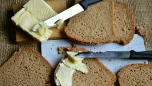 Now That’s a Butter Way to Do It: Bread Buttering Done in Seconds
